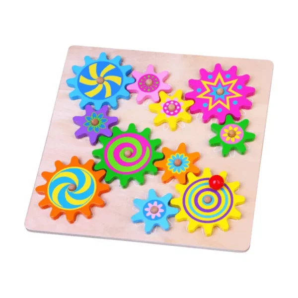 Színes, forgatható fogaskerekek tálcán