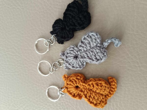 Cica kulcstartó, különböző színekben