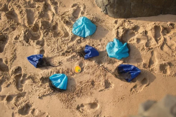 BS Toys- Landolj a szigeten! Ejtőernyős játék