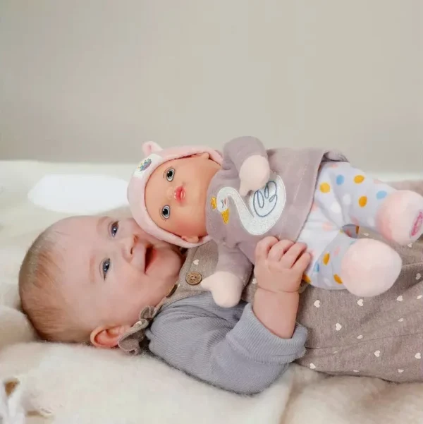 Zapf Baby Annabell baba- 35 cm- hattyús ruhában